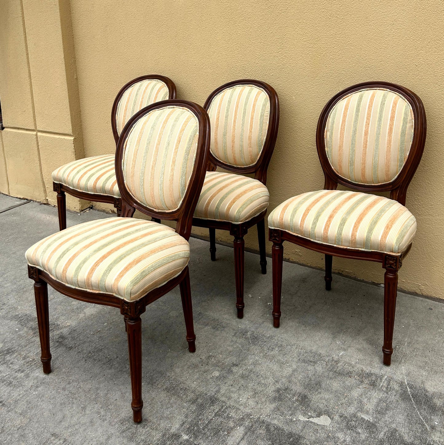 Set Of 4 French Style Oval Back Side Chairs