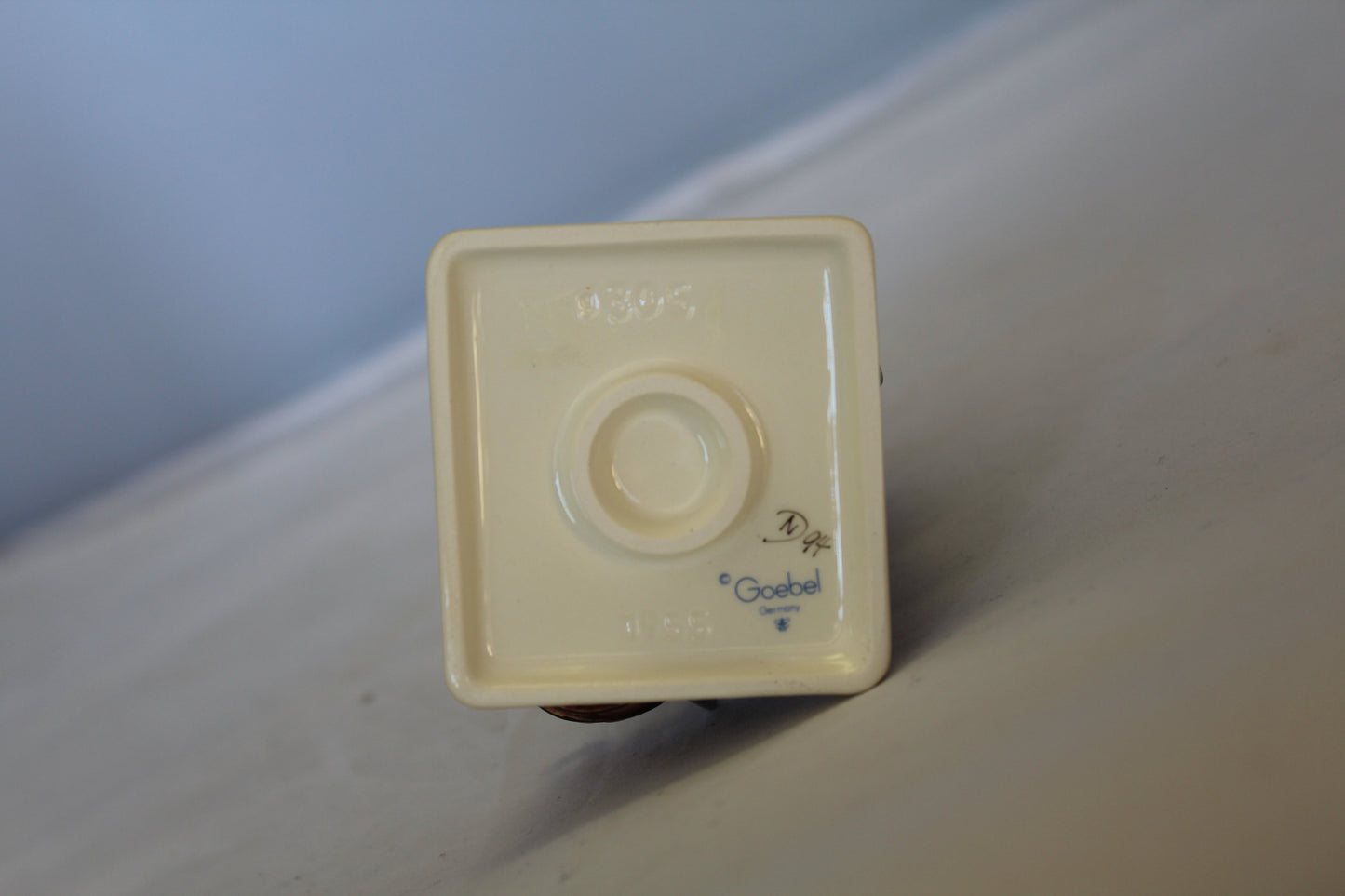 HUMMEL THE BUILDER FIGURINE