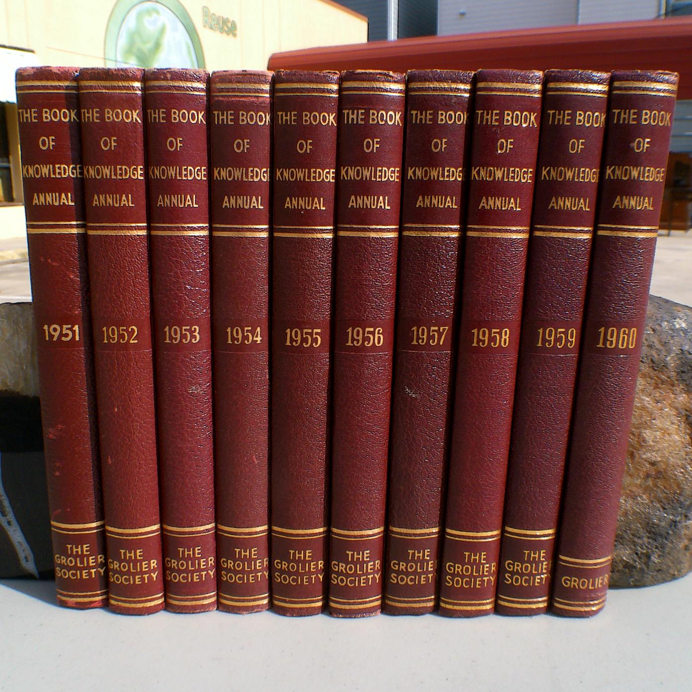 THE BOOK OF KNOWLEDGE ANNUAL 1951-1960 (10 VOLUMES)