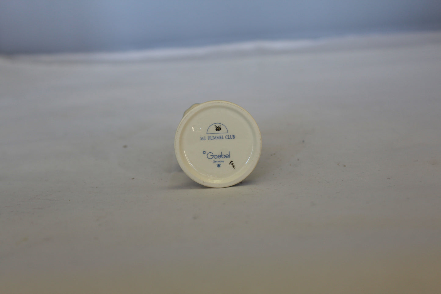 HUMMEL TWO HANDS ONE TREAT FIGURINE