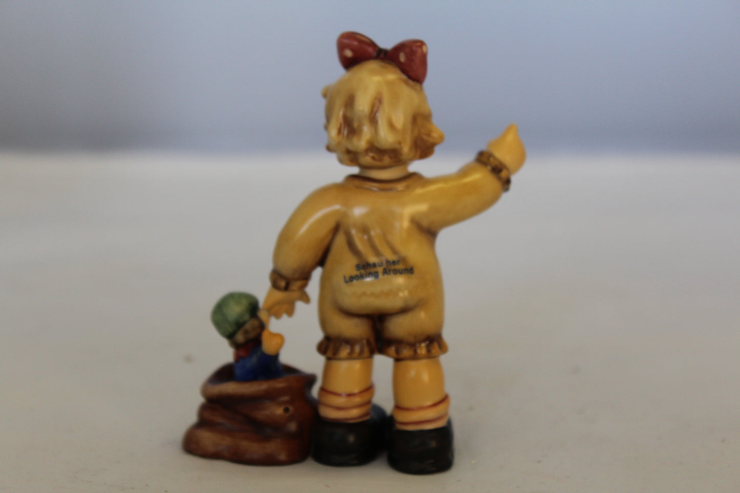 HUMMEL LOOKING AROUND FIGURINE