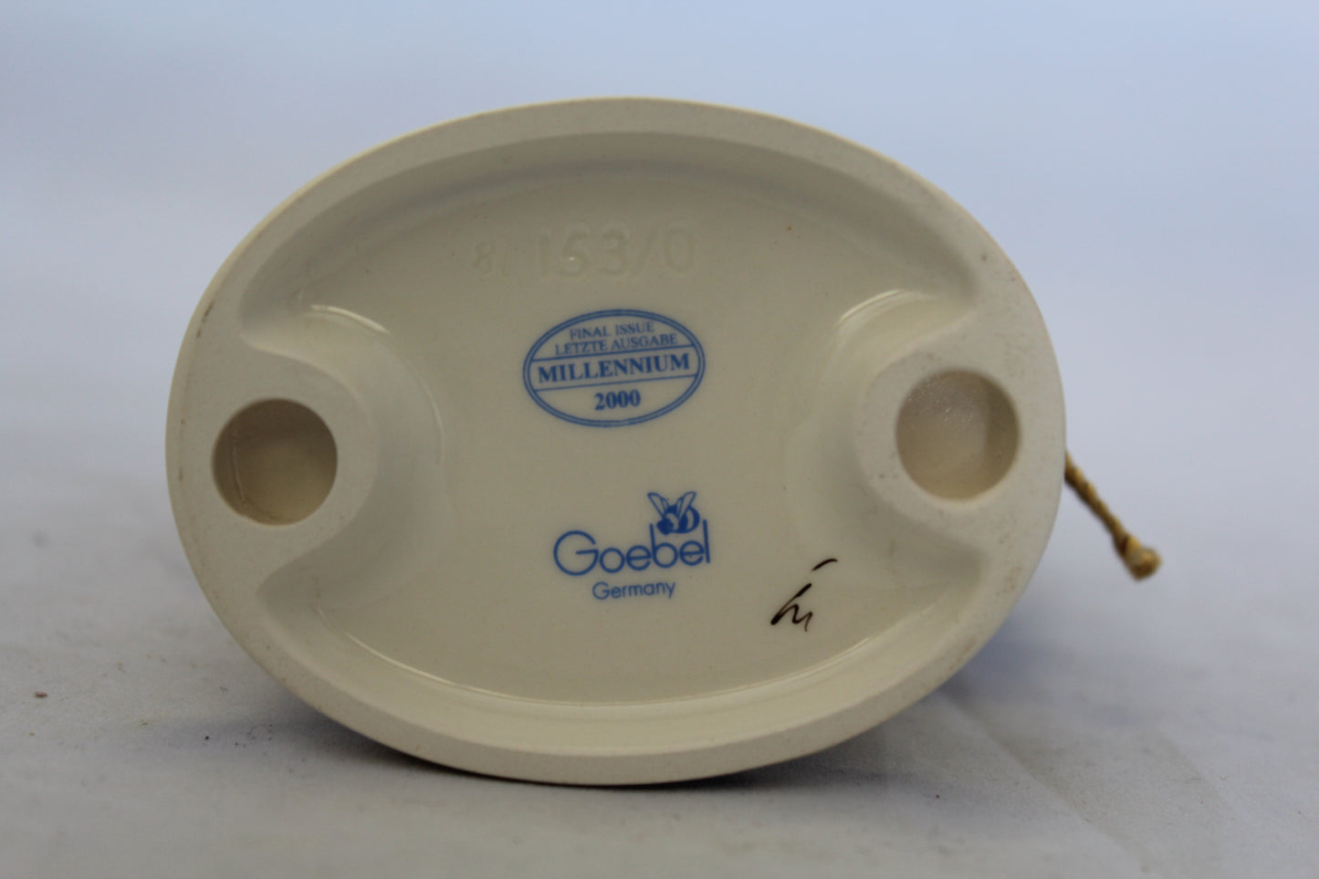 HUMMEL AUF WIEDERSEHEN FIGURINE