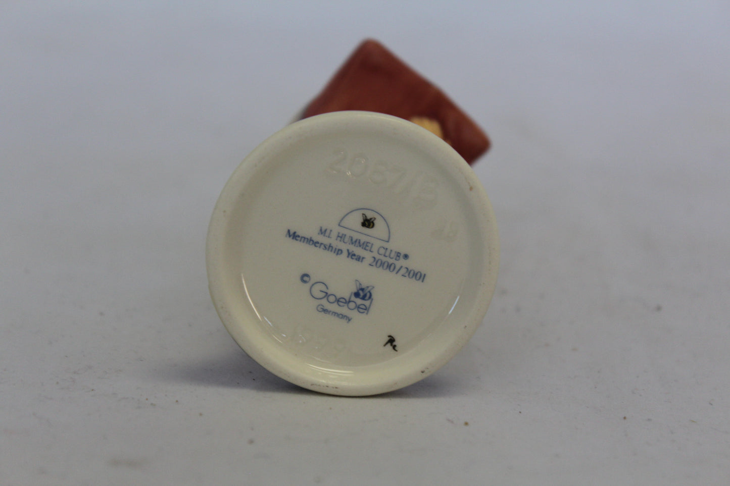 HUMMEL ART CRITIC FIGURINE