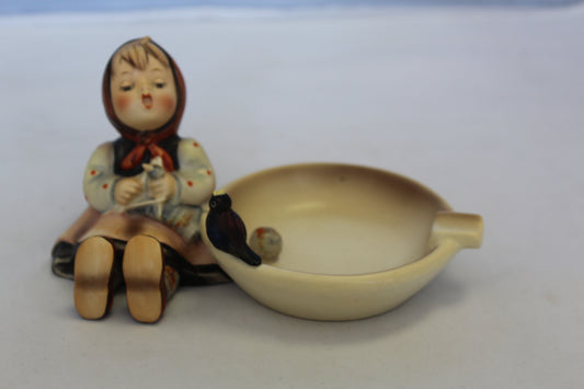 HUMMEL HAPPY PASTTIME FIGURINE