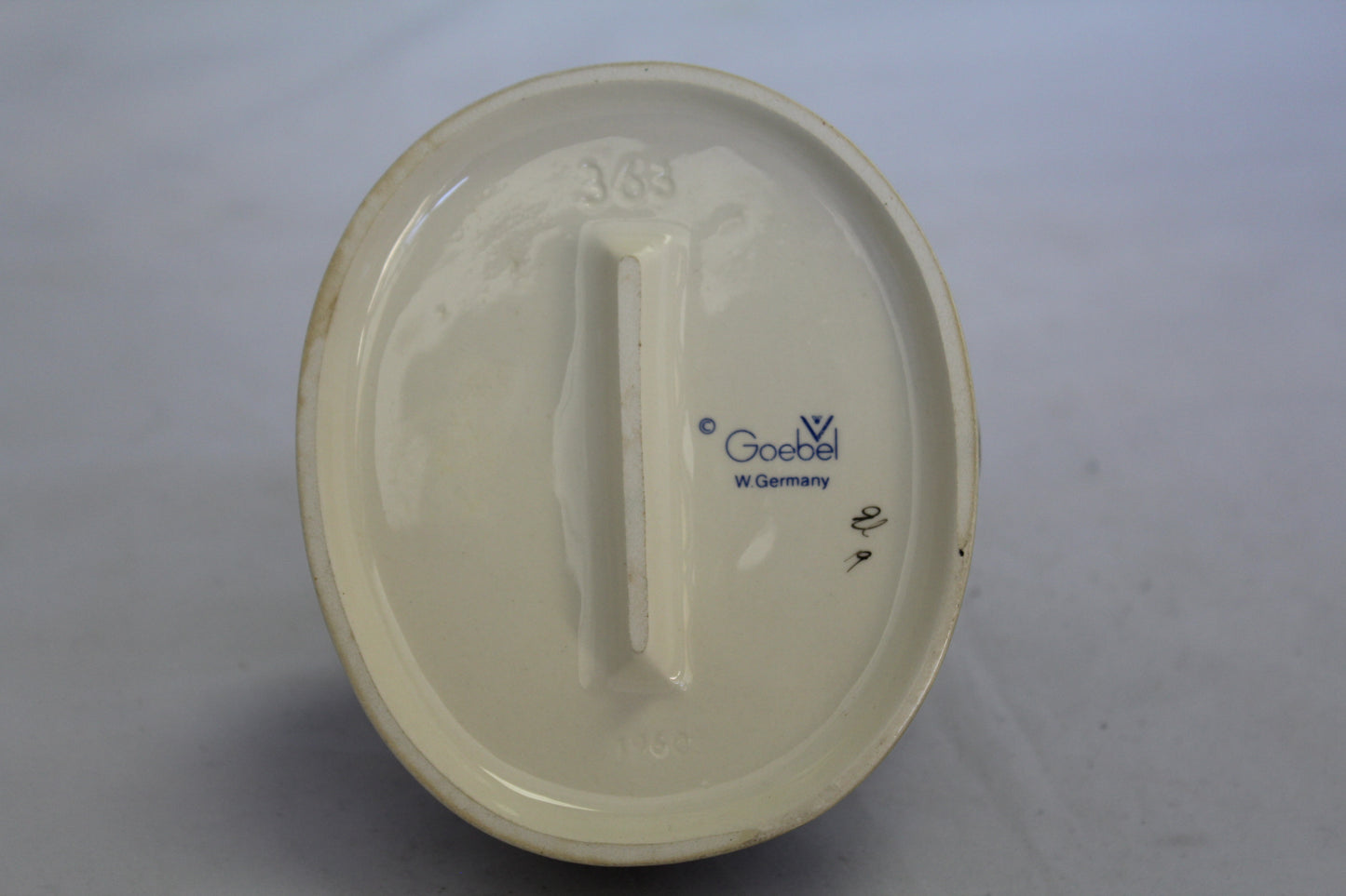 HUMMEL BIG HOUSE CLEANING FIGURINE