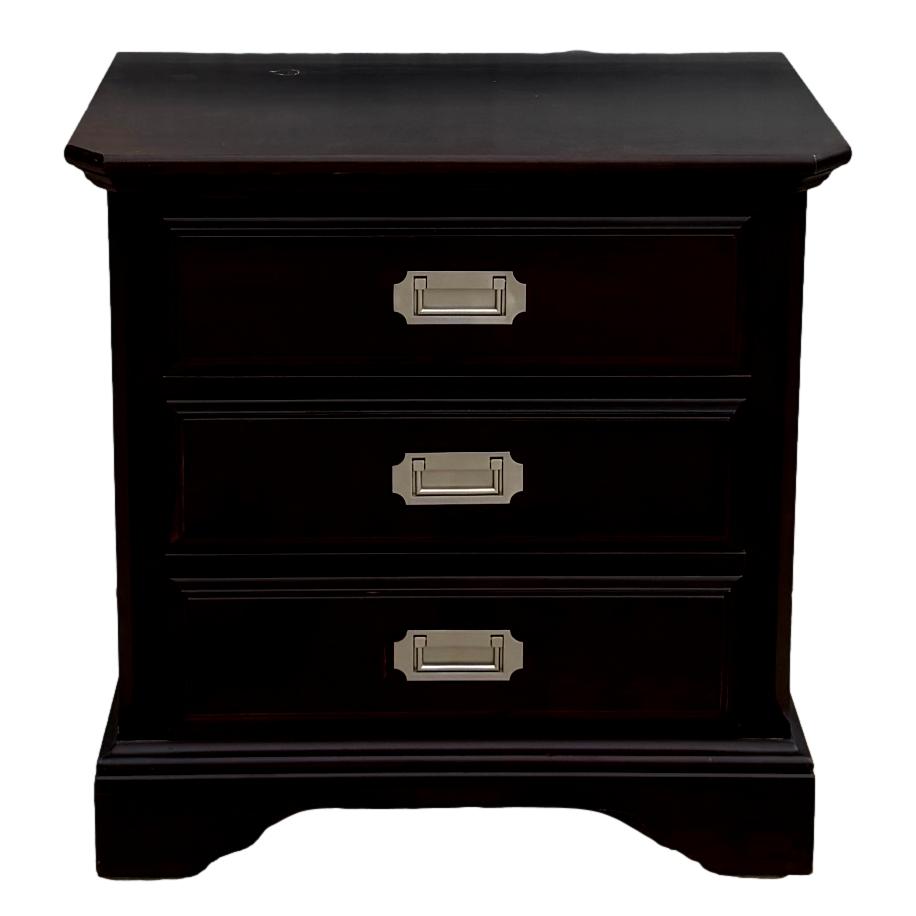 Bassett Pair of Nightstands