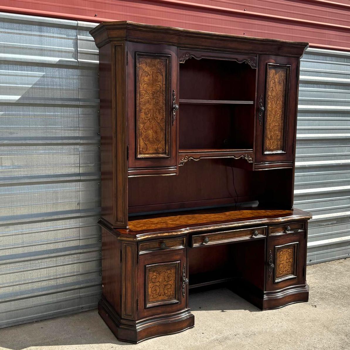 Beladora Credenza Hutch