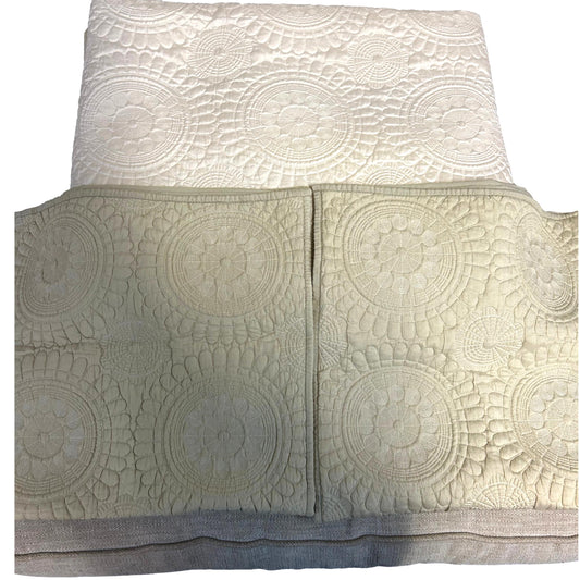 King Comforter W/2  King Pillow Shams