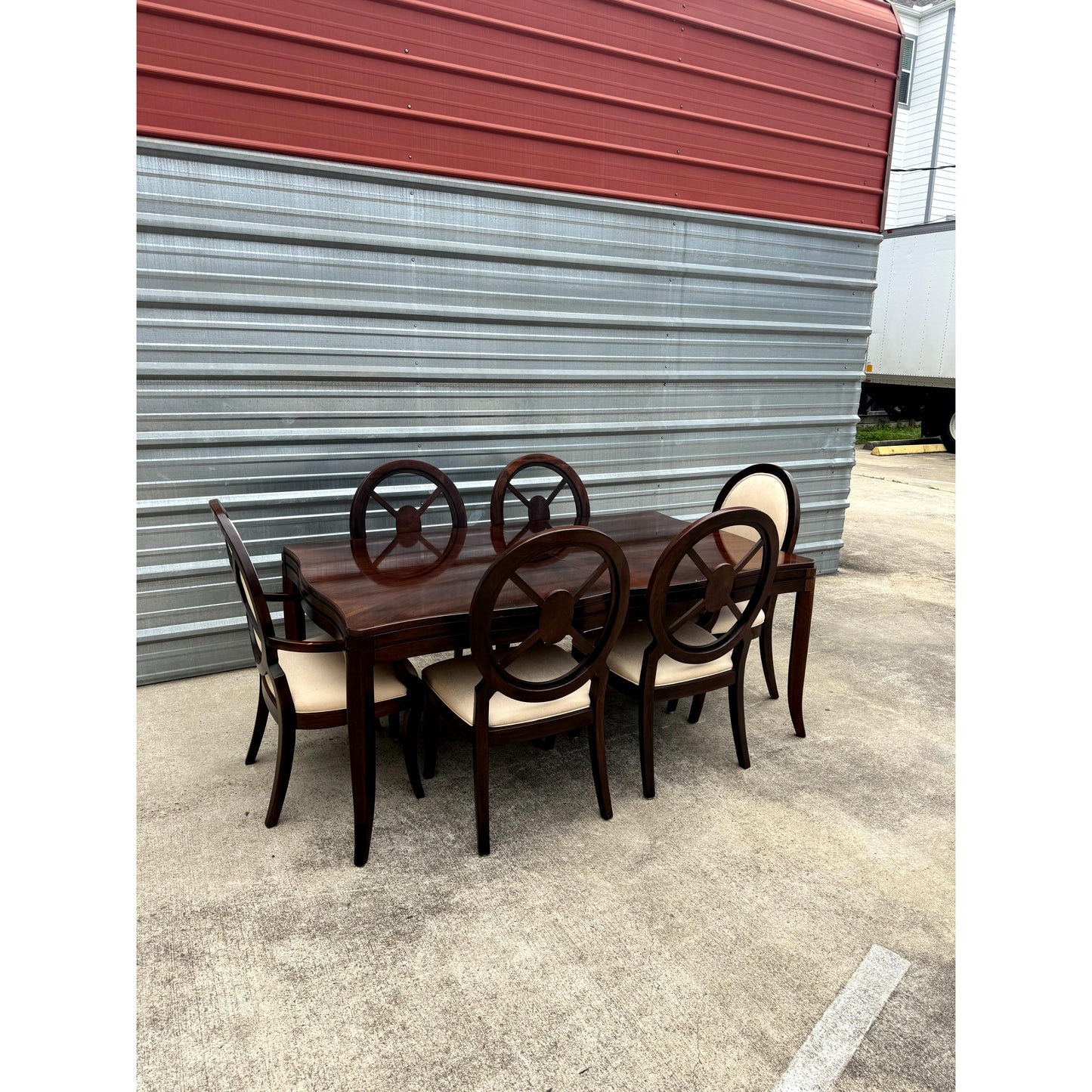 Table w/ Chairs