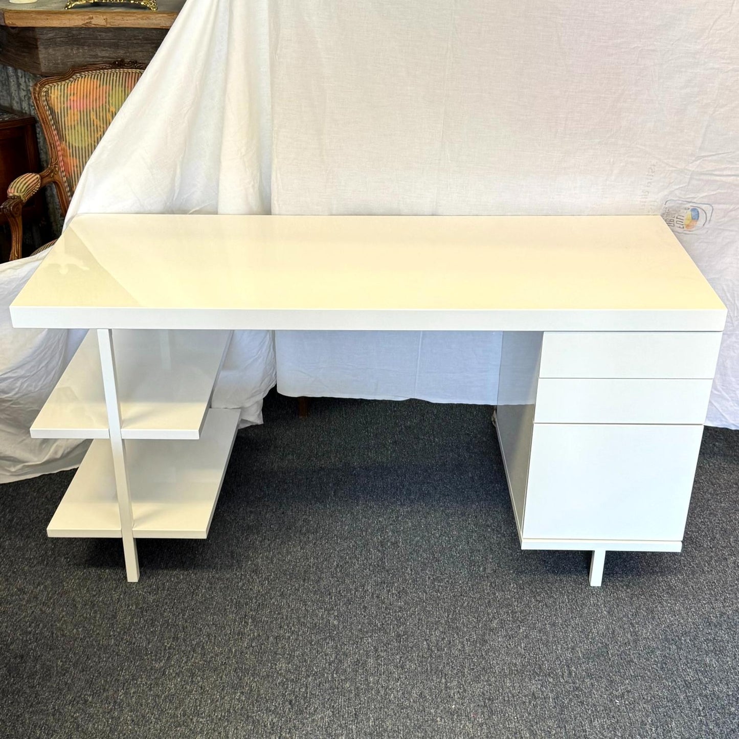 White Lacquered Wood Desk