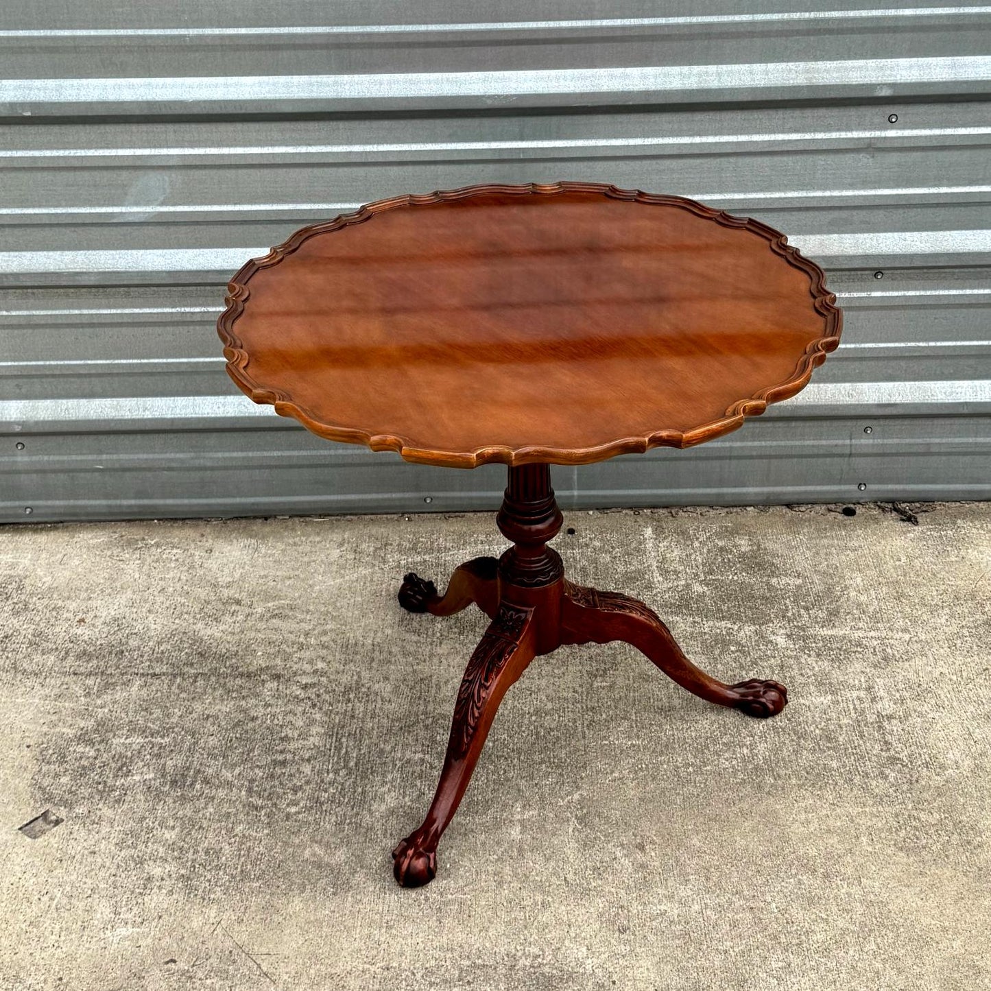 Scalloped Tilt Top Table