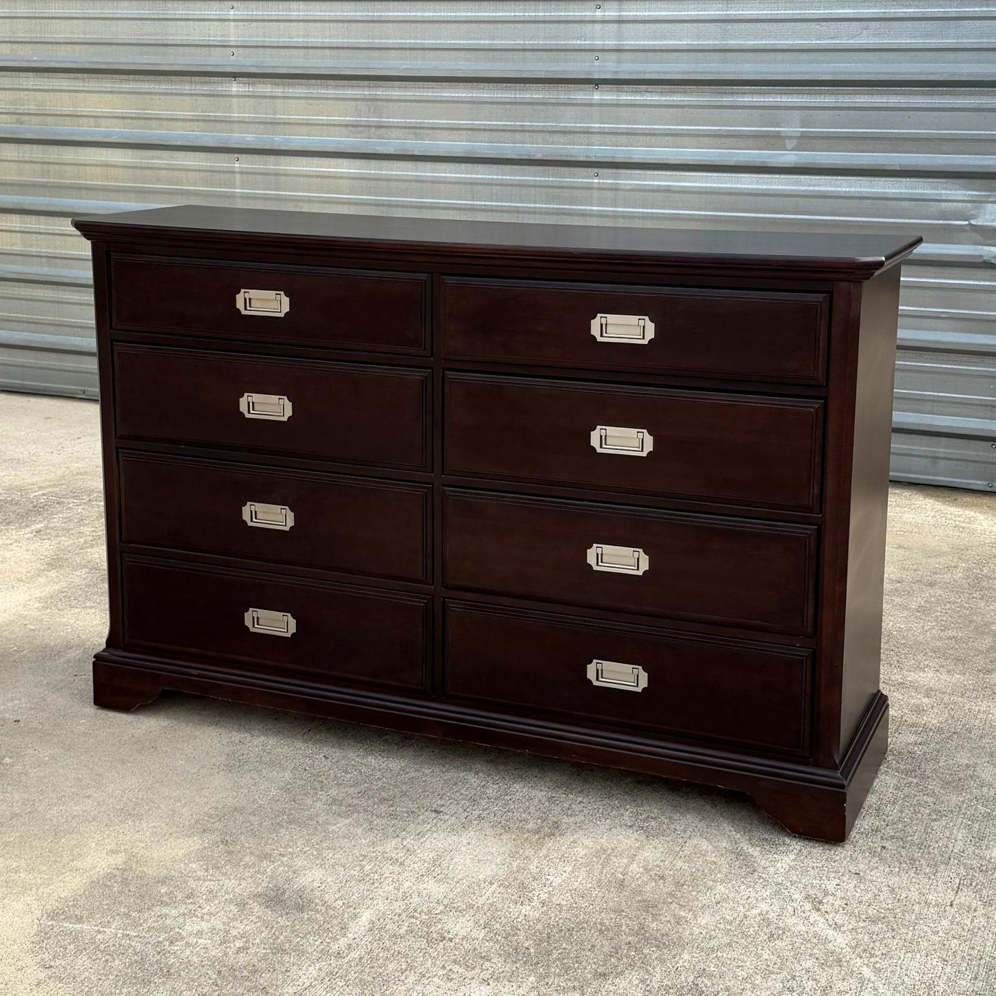 Bassett 8 Drawer Dresser w/ Mirror