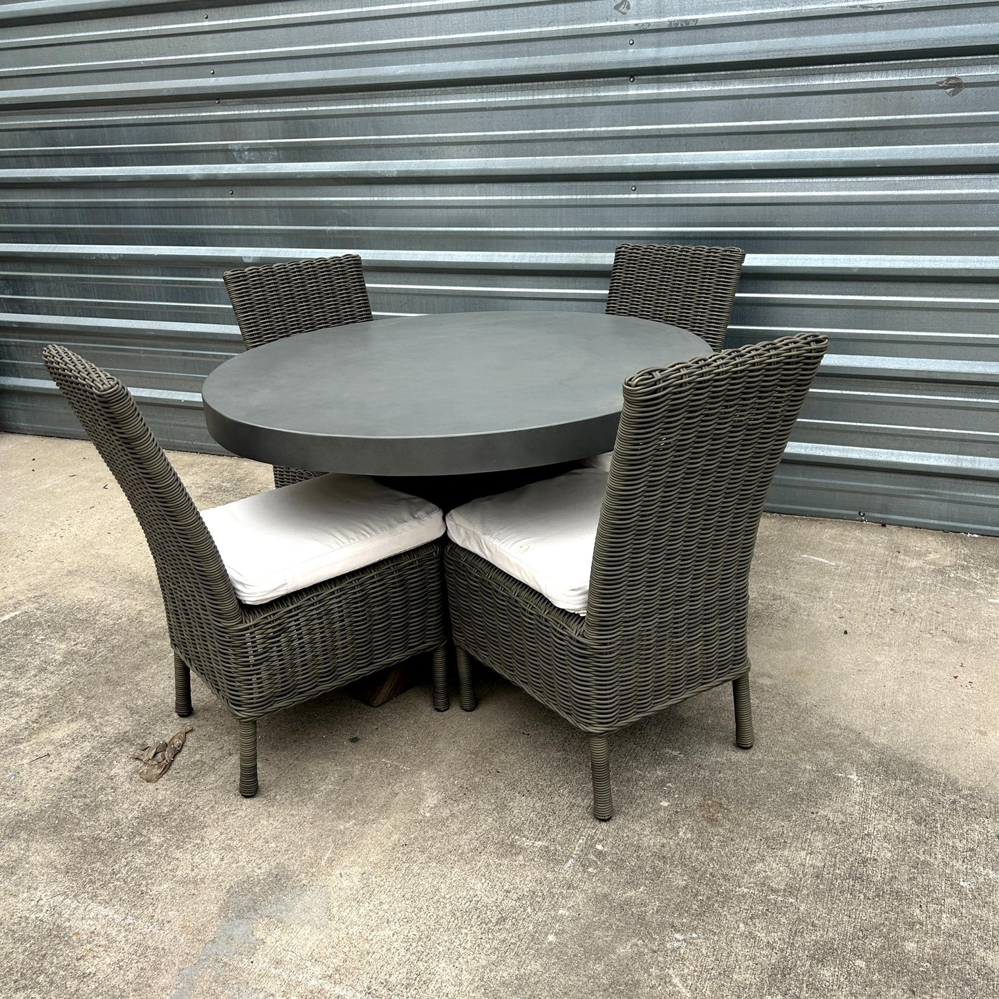 48" Patio Table w/ 4 Side Chairs