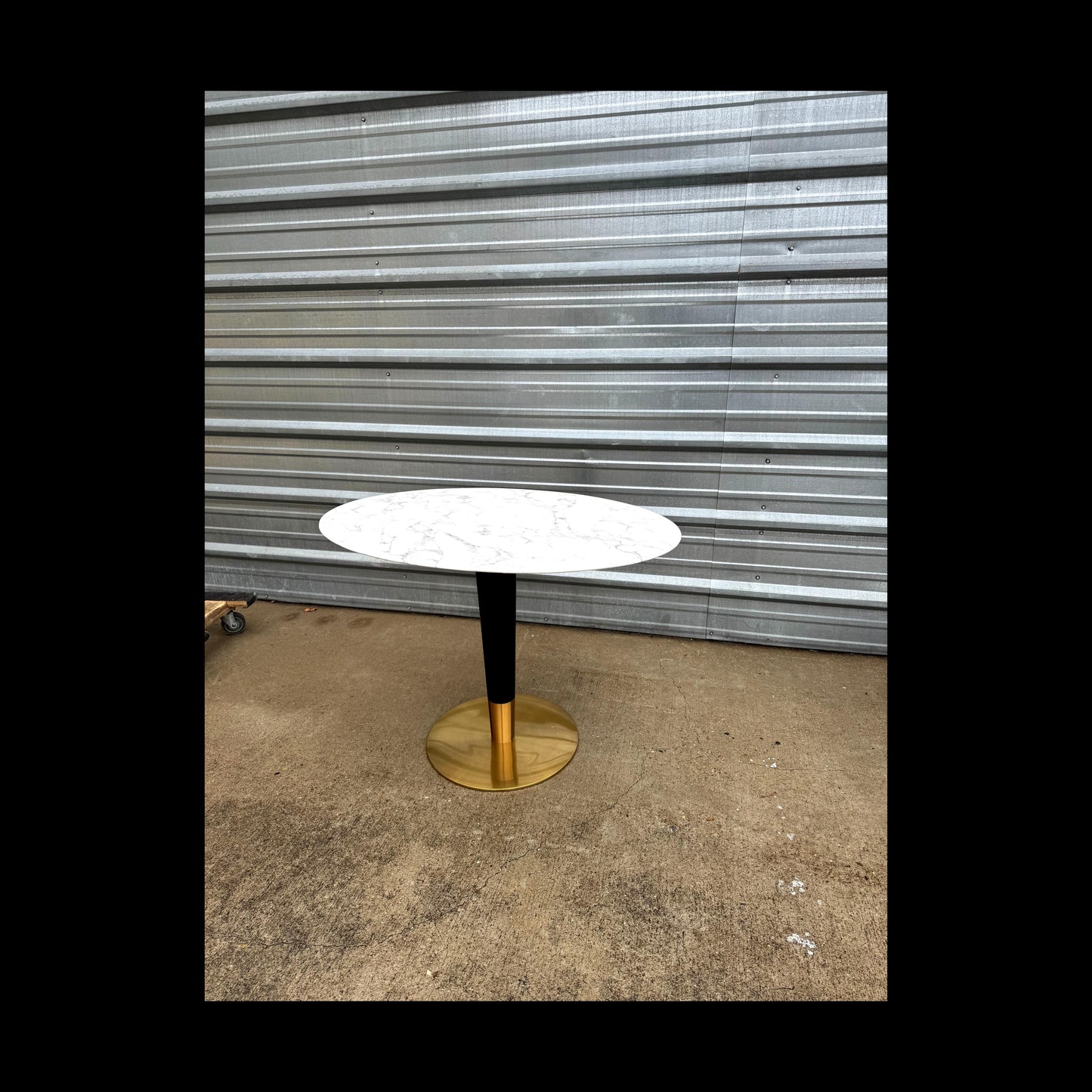 Modway - Zinque 42" Oval Artificial Marble Dining Table