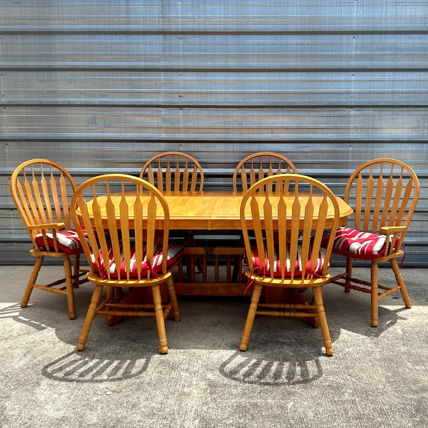 Table w/ 6 Chairs