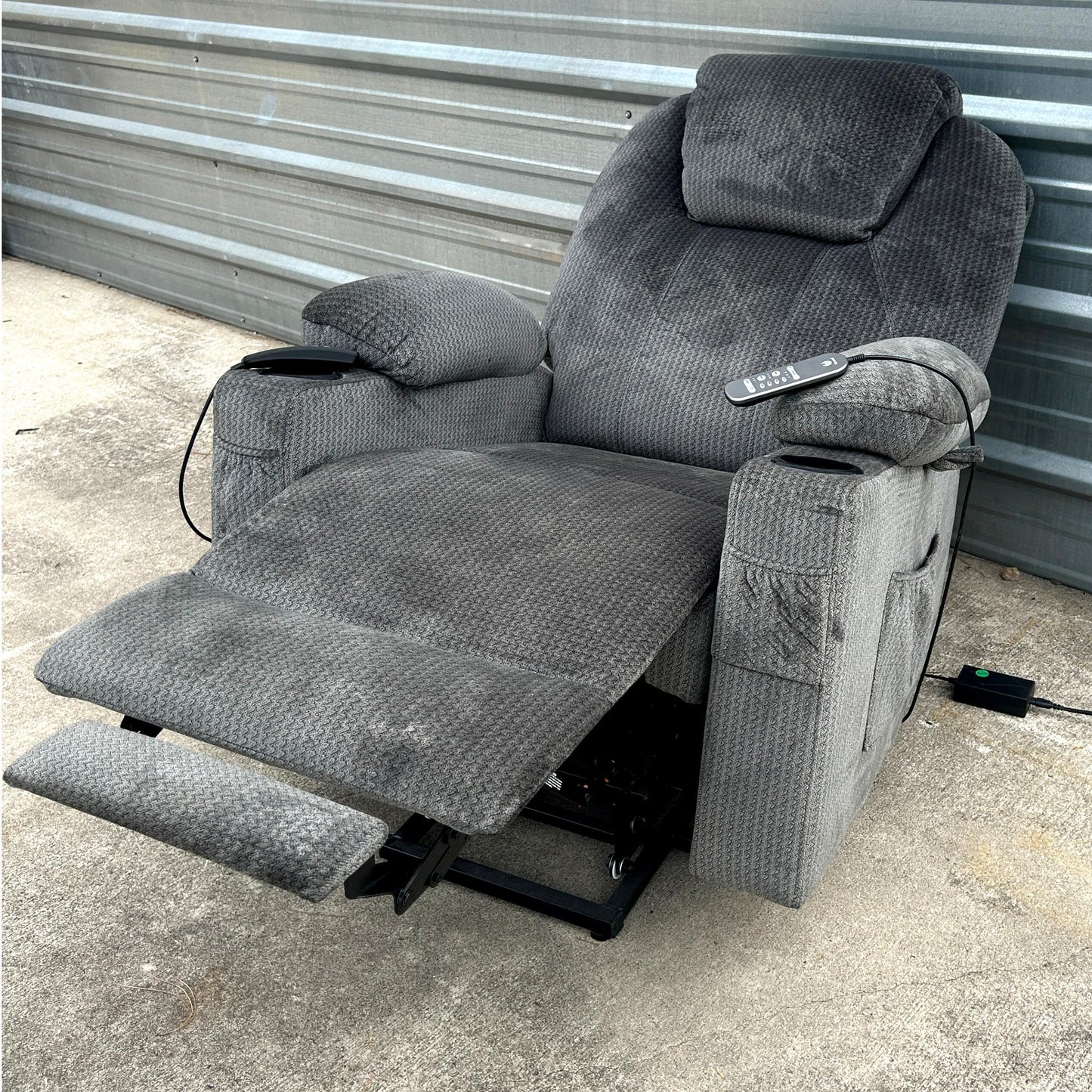 Mc Comb Small Power Lift Recliner