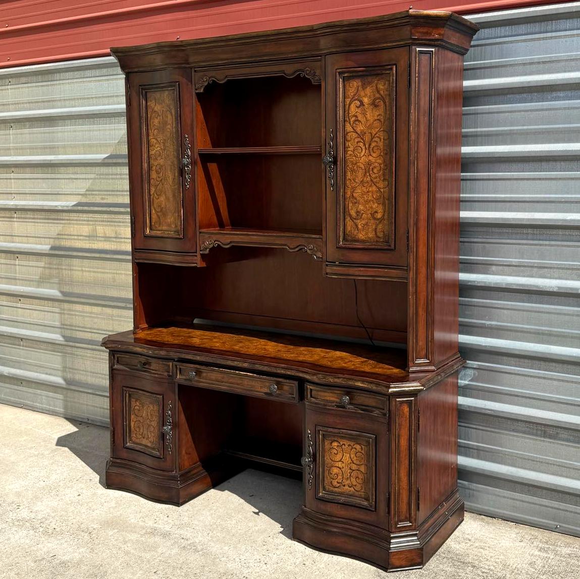 Beladora Credenza Hutch