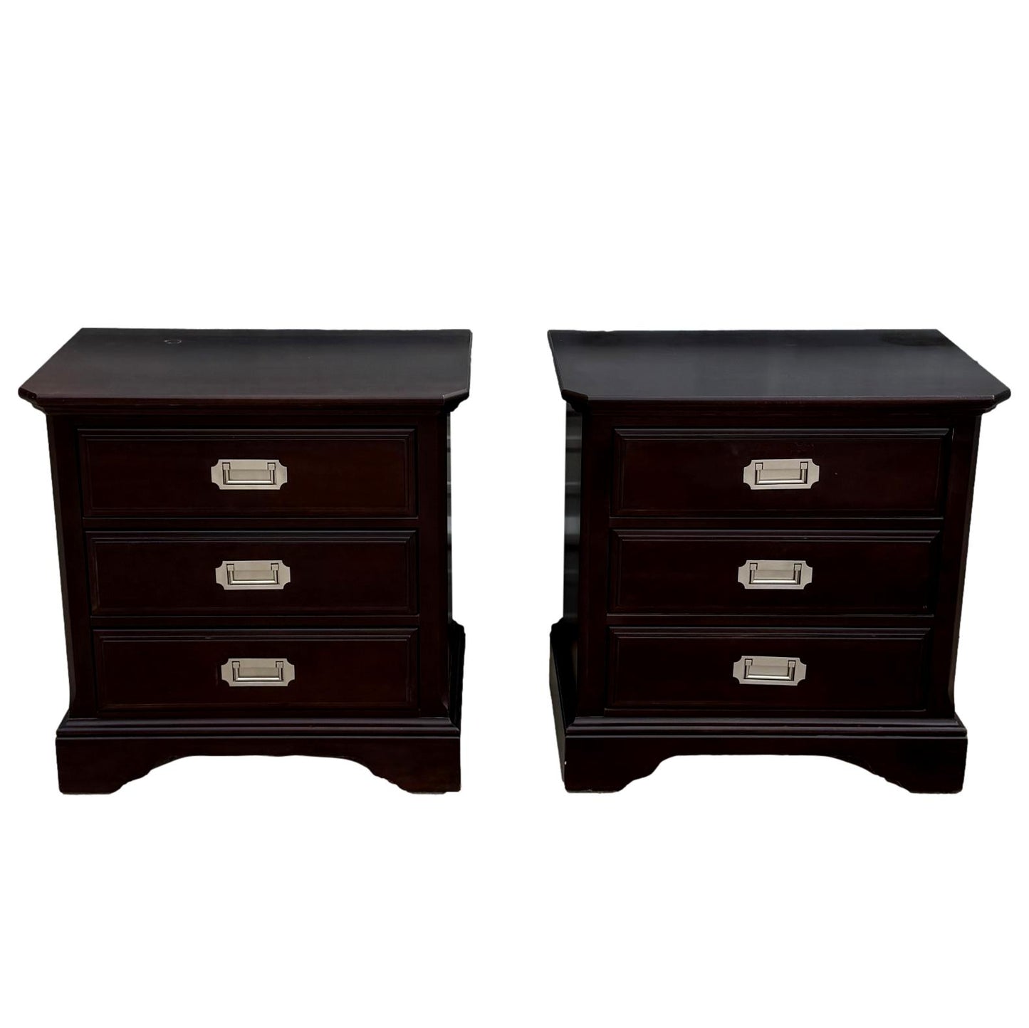 Bassett Pair of Nightstands