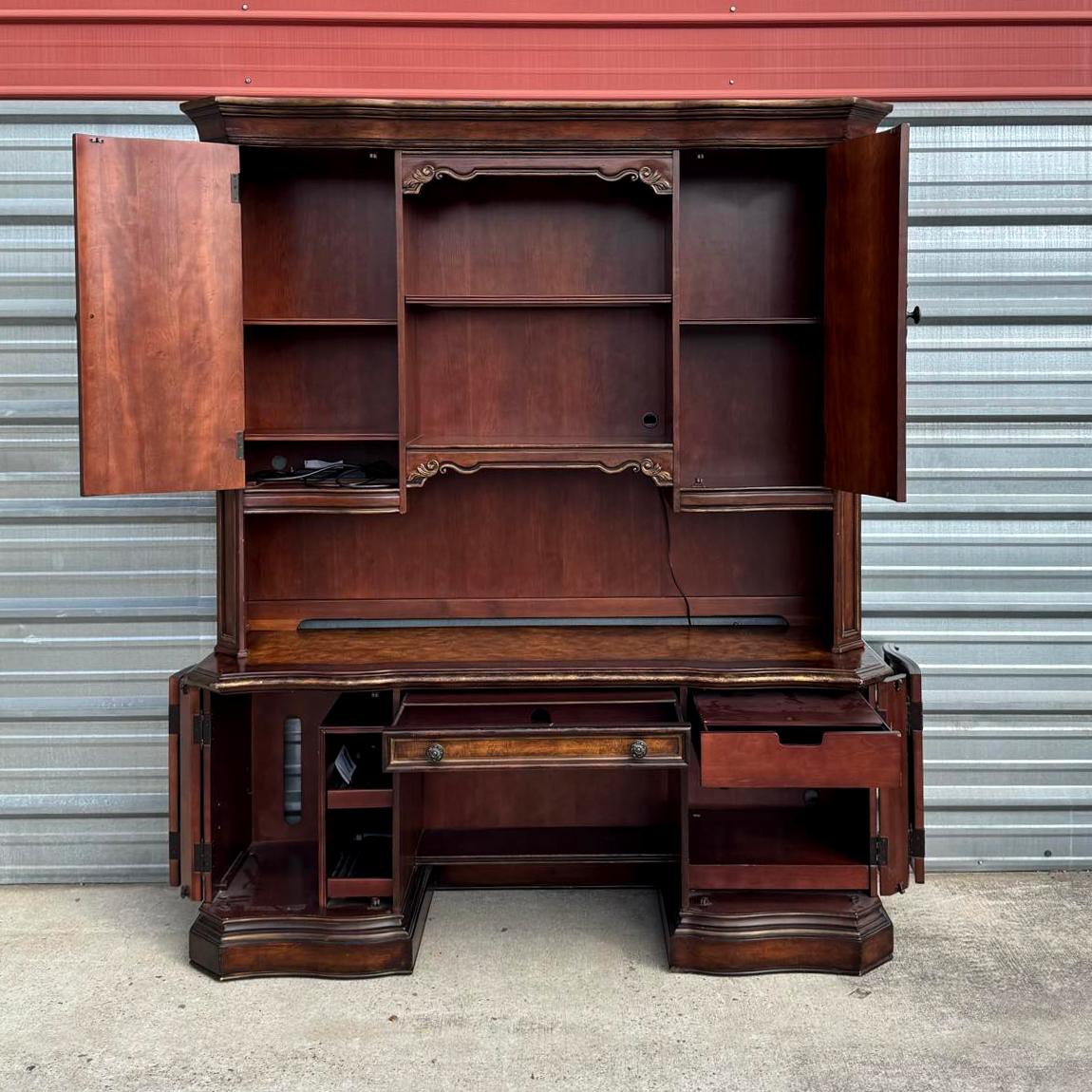 Beladora Credenza Hutch