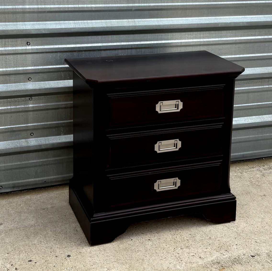 Bassett Pair of Nightstands