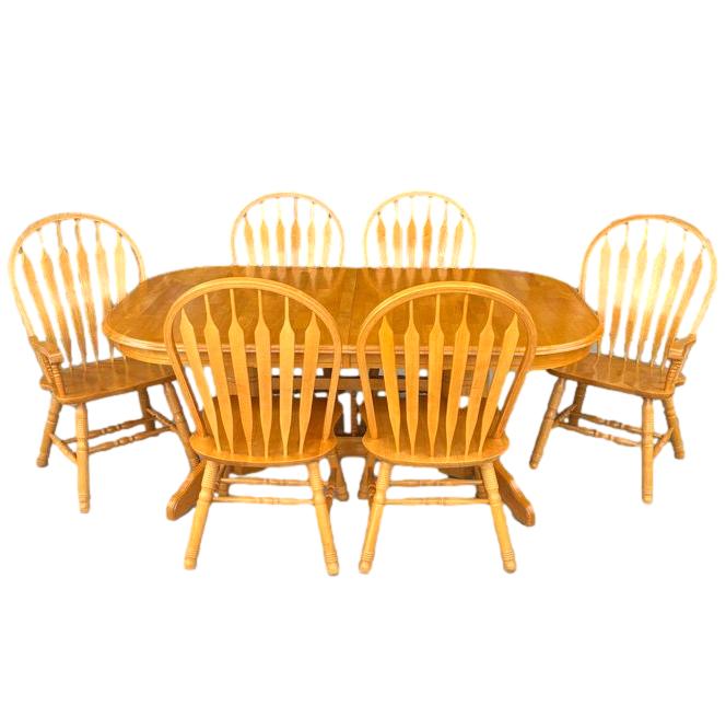 Table w/ 6 Chairs