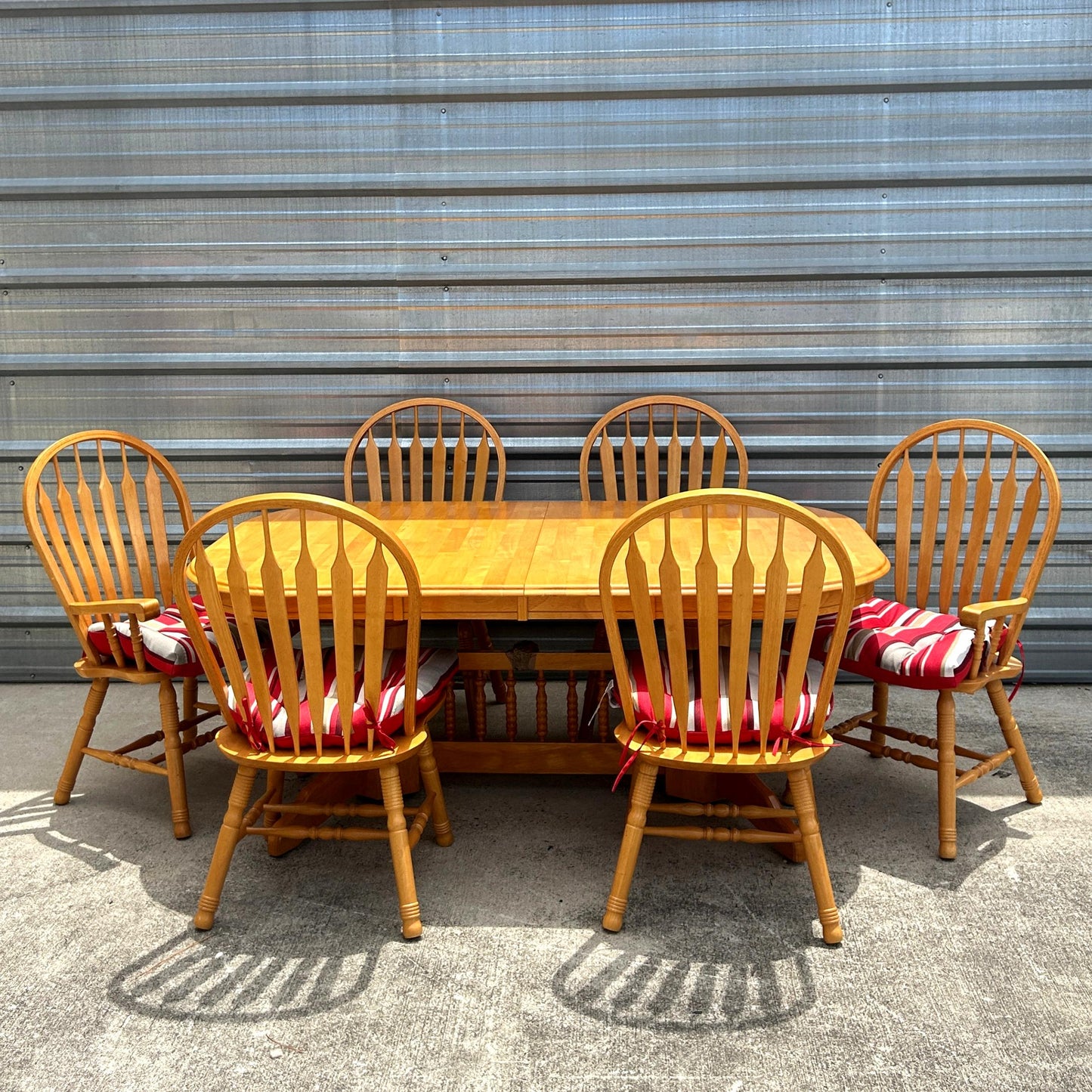 Table w/ 6 Chairs