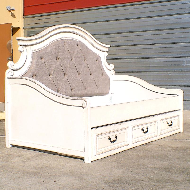 Realyn Day Bed with Storage
