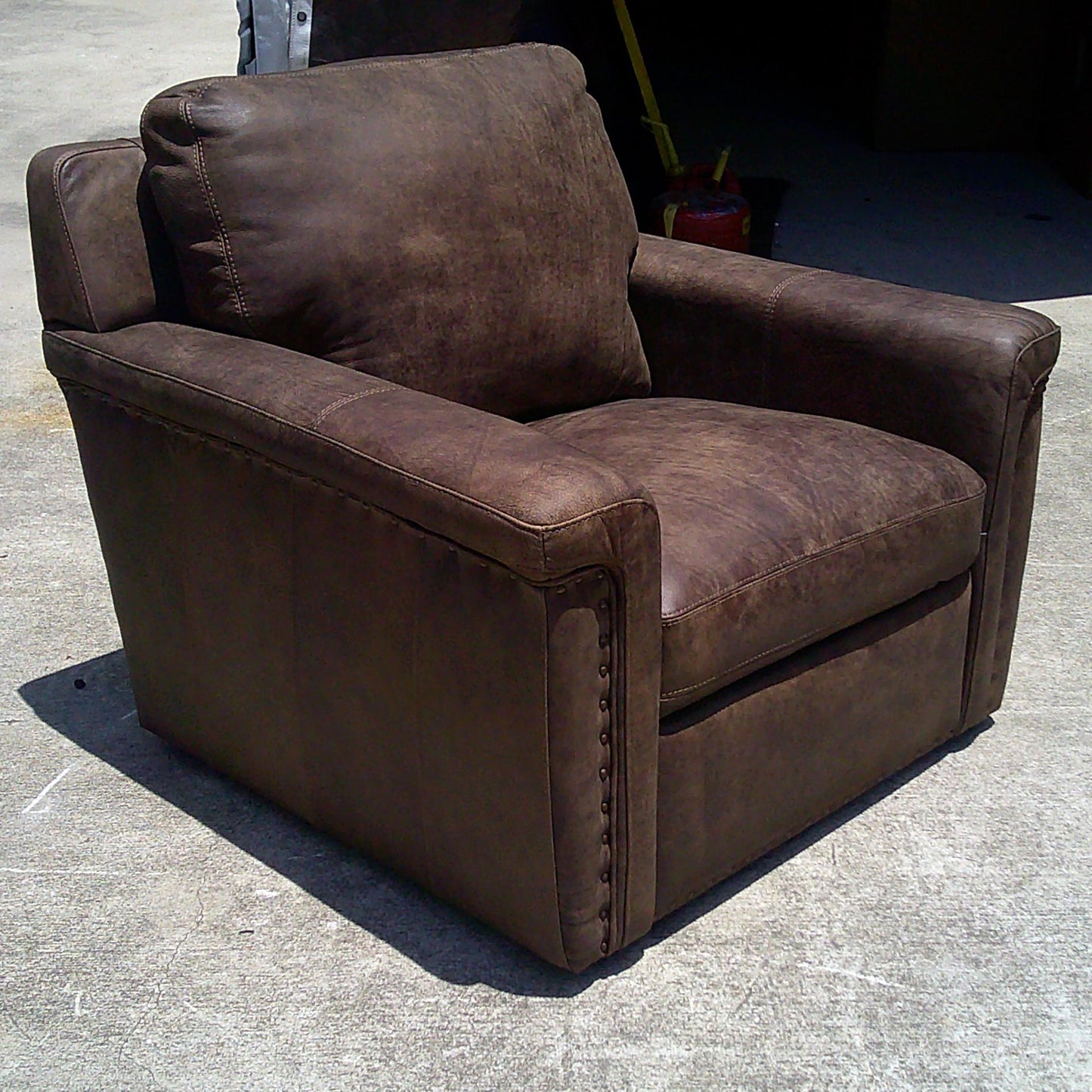 Swivel Club Chair