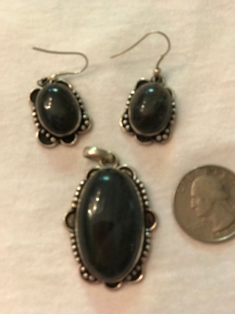 onyx and silver pendant and earrings made in India