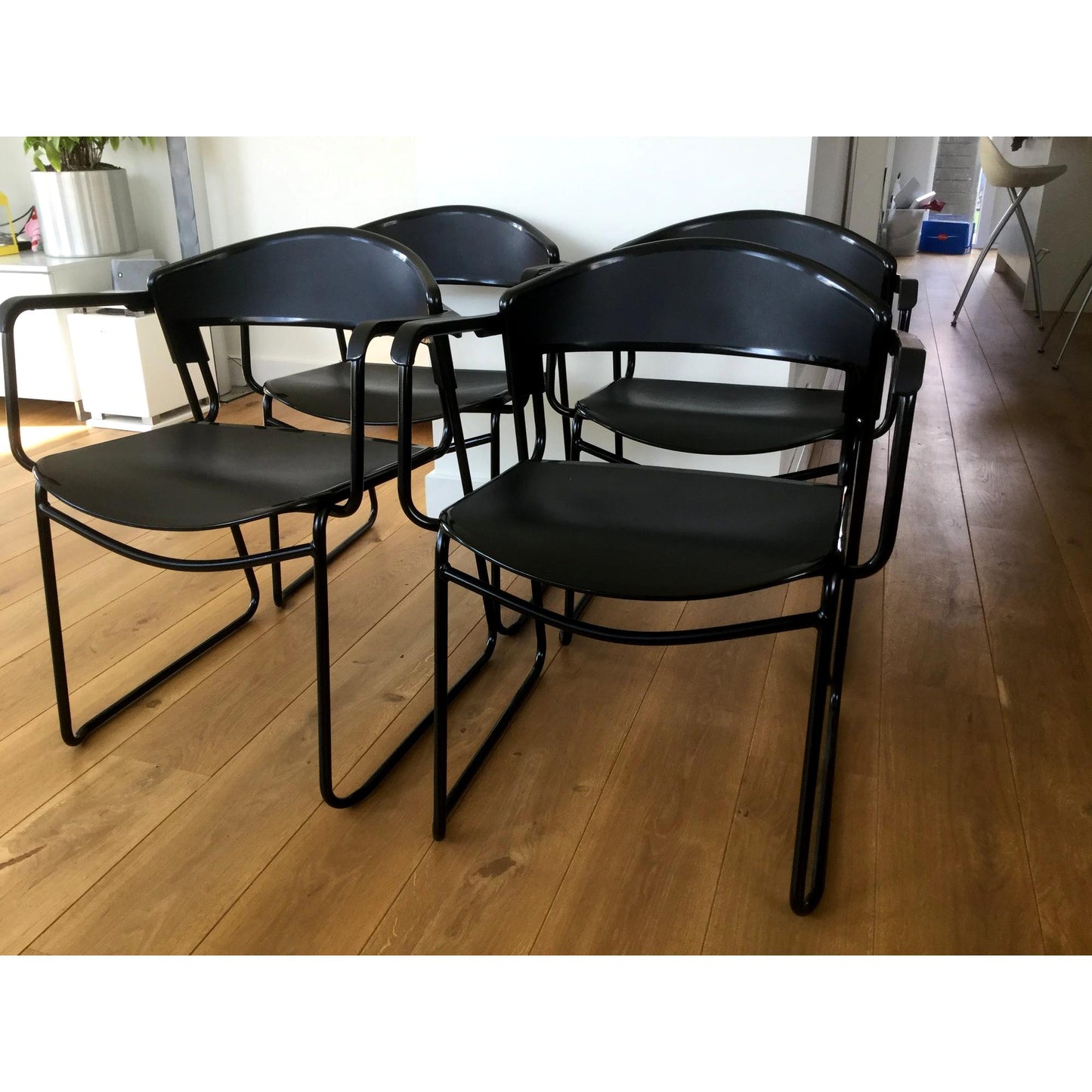 Set of 4 Assisa Stackable Chairs