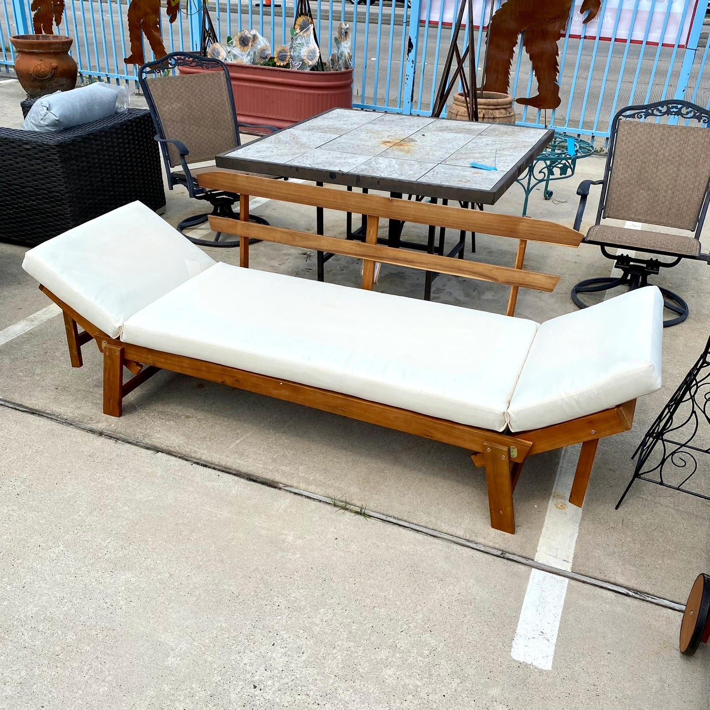 Tandra Daybed - Missing Back Cushions