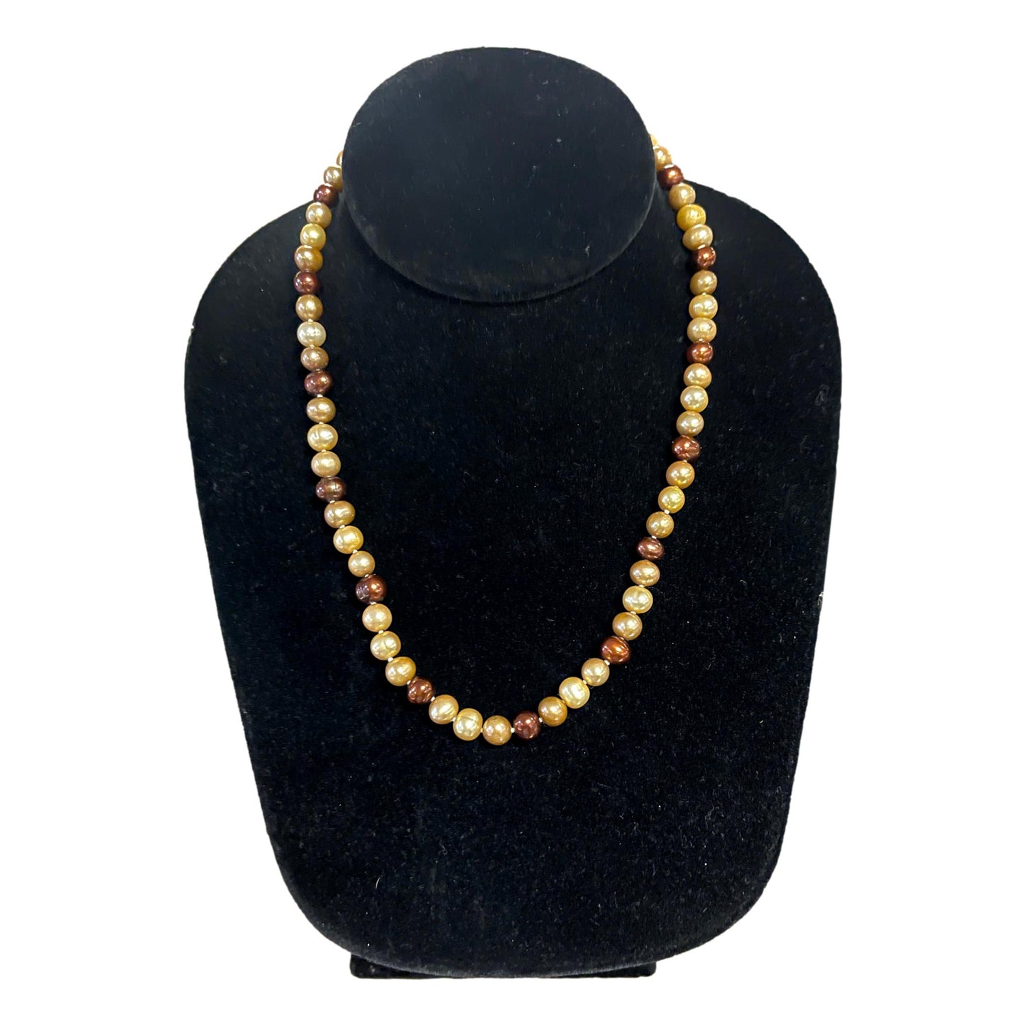 Sangria Small Pearl Necklace